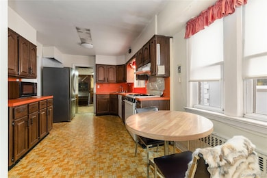 18547 80th Rd, Jamaica, NY 11432 - photo 6