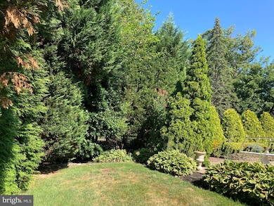 712 Maple Leaf Ln, Moorestown, NJ 08057 - photo 2