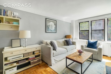 241 E 76th St unit 2G, New York, NY 10021 - photo 2