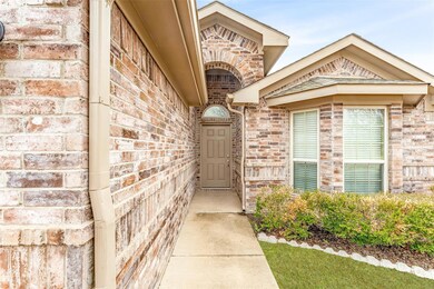 324 Sardius Blvd, Granbury, TX 76049 - photo 5