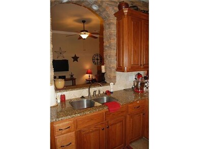 915 Kelsi Dr, Moore, OK 73160 - photo 5