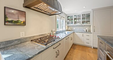 12-web-or-mls-53-w-vine-st-cr