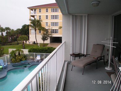 Balcony extends across entire backside