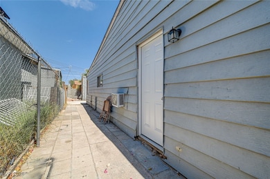 1405 E Bridger Ave unit B, Las Vegas, NV 89101 - photo 7