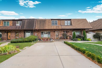 816 Sinclair Ave, Staten Island, NY 10309 - photo 2