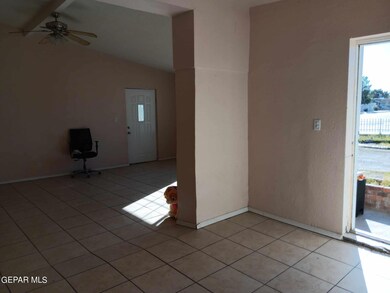 663 Mauer Rd unit B, El Paso, TX 79915 - photo 5