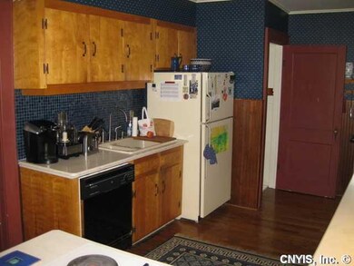 Kitchen KITCHEN WITH BREAKFAST EATING AREA (NOT SH
