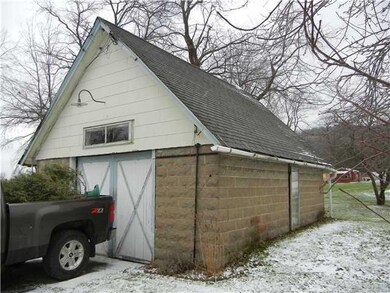 Parking Lot/Garage Extra Garage/out building