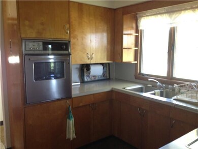 Kitchen Features built in oven and electric counte