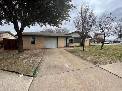 800 Russell Ln, Bedford, TX 76022 - photo 4