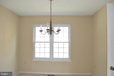 2339 Hunters Square Ct, Reston, VA 20191 - photo 5