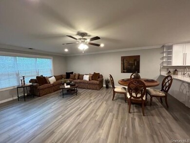 98 Village Green Dr unit 98, Port Jefferson Station, NY 11776 - photo 4