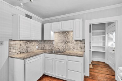 1320 W Pierce St unit 4, Houston, TX 77019 - photo 4