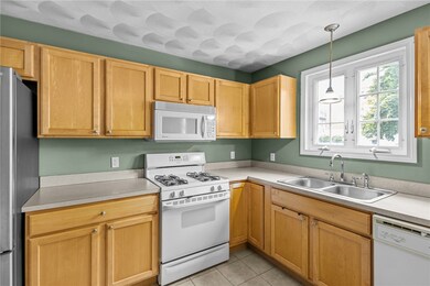 136 Samuel Ave, Pawtucket, RI 02860 - photo 3