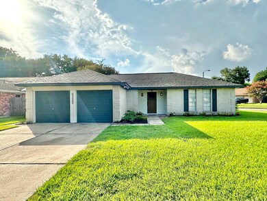 5322 Royal Pkwy, Friendswood, TX 77546 - photo 2