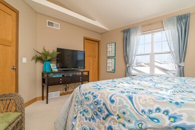 2846 Big Bluestem Pkwy, Fitchburg, WI 53711 - photo 5