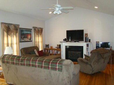 2405 Hickory Forest Dr, Asheboro, NC 27203 - photo 3