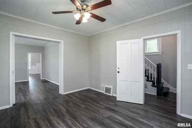 2023 W 5th St, Davenport, IA 52802 - photo 3