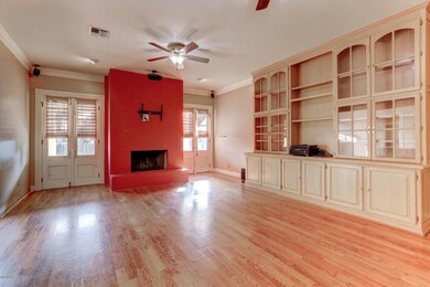 305 Inverness Lane