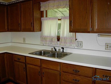 2647 108th St, Toledo, OH 43611 - photo 6