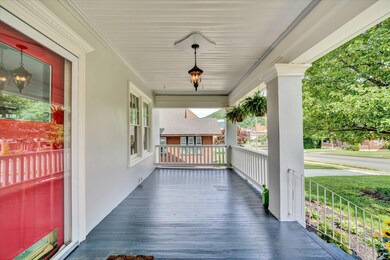 04-Shows Great 2119 Broadway Ave SW (5 o