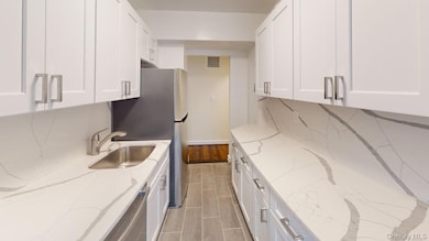 Hudson View unit 6L, Yonkers, NY 10701 - photo 3