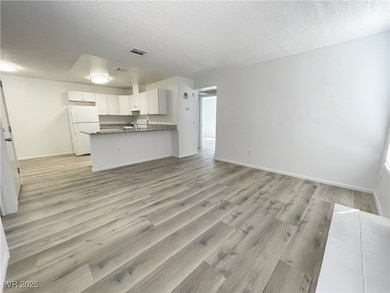 2742 Alicialynn Way unit B, Las Vegas, NV 89121 - photo 3