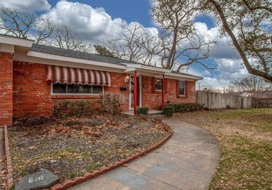 820 Forest Oaks Ln, Hurst, TX 76053 - photo 4