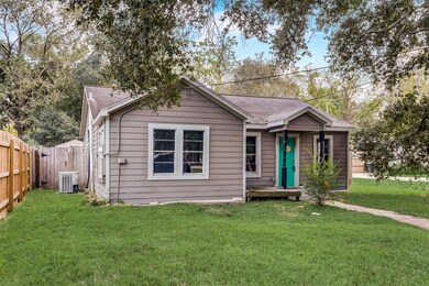819 W Willis St, Alvin, TX 77511 - photo 5