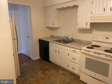103 N Edgewood Dr unit 6, Hagerstown, MD 21740 - photo 2