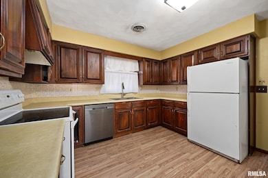 228 E Far Hills Dr, East Peoria, IL 61611 - photo 4