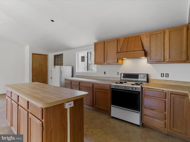 388 Fragrance Ln, Hedgesville, WV 25427 - photo 5