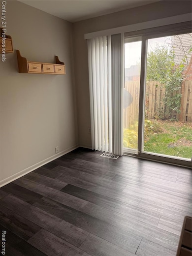 36310 Park Place Dr, Sterling Heights, MI 48310 - photo 5