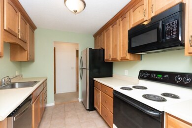 127 King St unit 303, Franklin, MA 02038 - photo 4