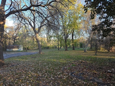 109 W Bridge St, Redwood Falls, MN 56283 - photo 2