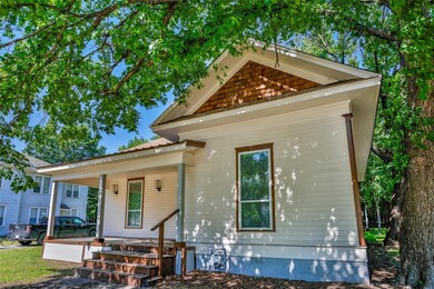 403 S Lindsay St, Gainesville, TX 76240 - photo 3