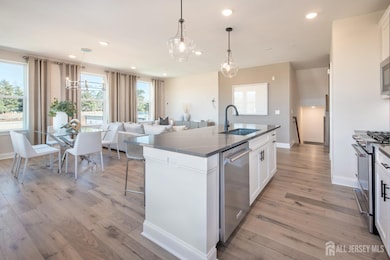 521 Sadie Cir, New Brunswick, NJ 08901 - photo 3