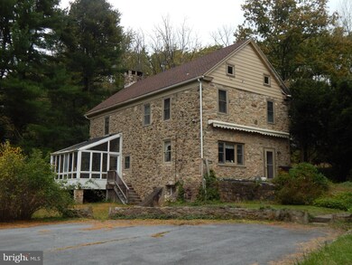 404 Locust Rd, Boyertown, PA 19512 - photo 3