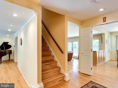 9026 Edgepark Rd, Vienna, VA 22182 - photo 3