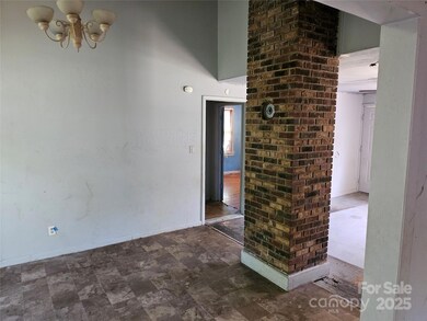 211 Putnam St, Shelby, NC 28152 - photo 3