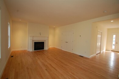 21 Sophie Cir unit 14, Hooksett, NH 03106 - photo 4
