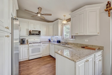 1094 Shady Tree Ln, Wheeling, IL 60090 - photo 6