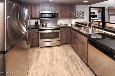 st_james_302_kitchen_1
