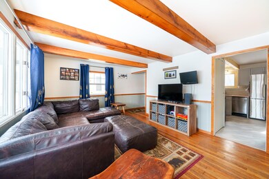 12. Living Room 1-1