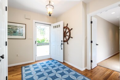 004-Foyer-4204464-medium