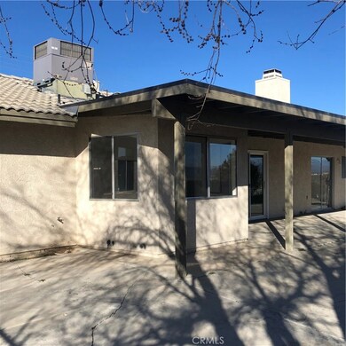 16745 Green Tree Blvd, Victorville, CA 92395 - photo 4