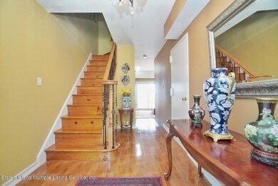 (3) entry foyer