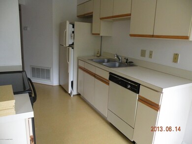 1201 Village Dr, Stroudsburg, PA 18360 - photo 3