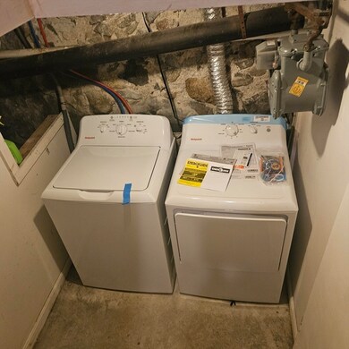 28 1/2 School St unit B, Danvers, MA 01923 - photo 3