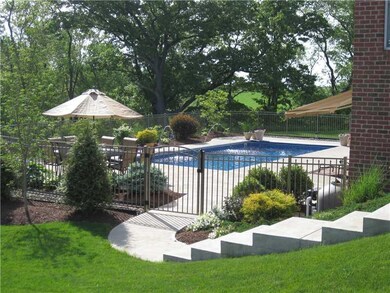 Swimming Pool/Hot Tub/Sauna.